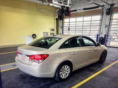Used 2011 Chevrolet Cruze LT FWD image 3