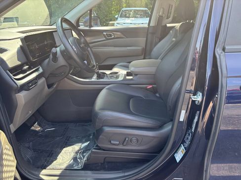 Used 2026 Kia Carnival FWD image 24