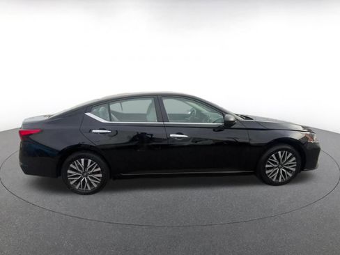 Used 2025 Nissan Altima 2.5 SV image 16