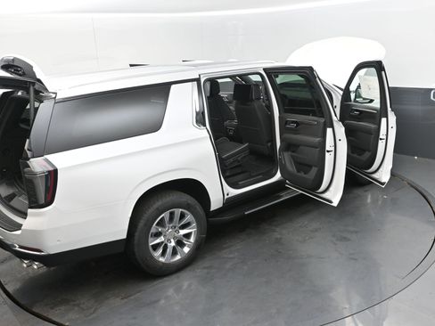 New 2025 Chevrolet Suburban Premier image 49