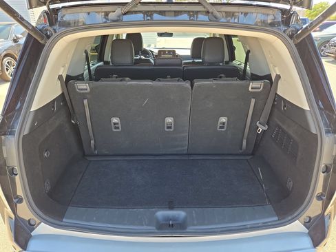 Used 2025 Nissan Pathfinder SL FWD image 12