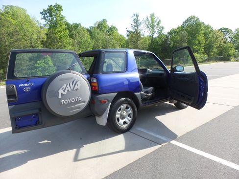 Used 1998 Toyota RAV4 2WD 2-Door image 37