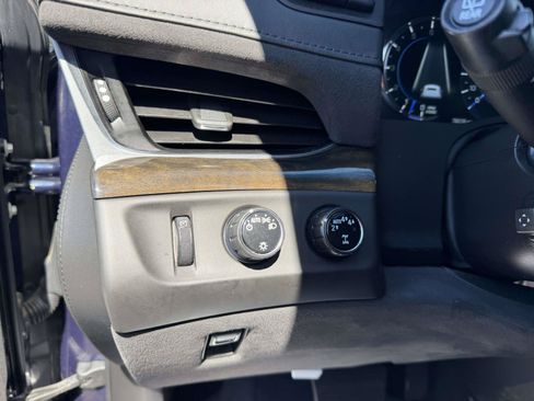 Used 2020 Cadillac Escalade ESV Platinum AWD/4WD image 19