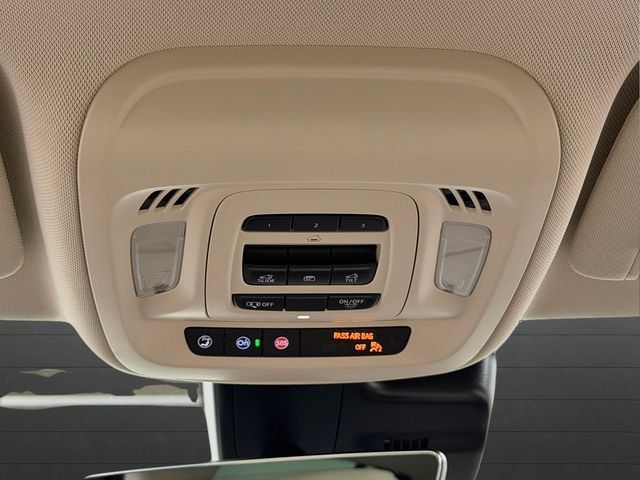 Used 2023 Buick Envision Avenir AWD/4WD image 32