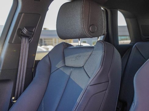 Certified 2025 Audi Q3 2.0T Premium w/ Convenience Package image 10