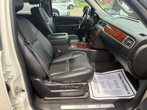 Used 2013 Chevrolet Avalanche LTZ AWD/4WD image 64