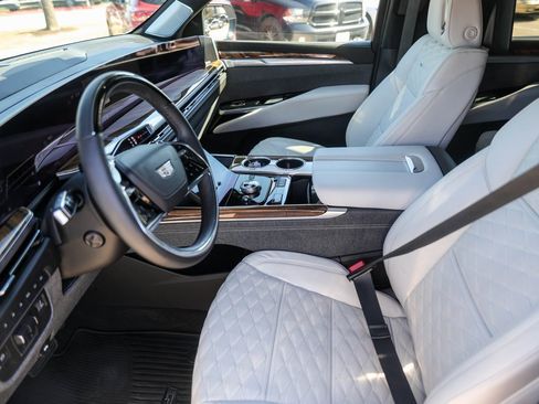 Certified 2025 Cadillac Escalade ESV Sport Platinum image 9