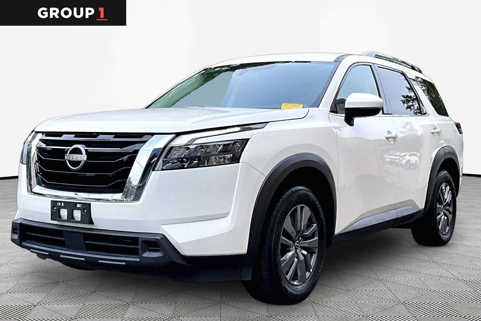 Used 2025 Nissan Pathfinder SV AWD/4WD image 1