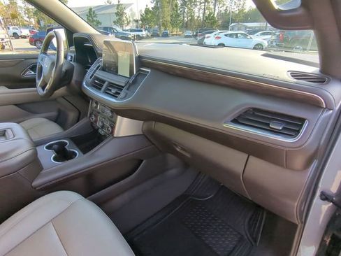 Used 2022 Chevrolet Suburban LT w/ LT Signature Package image 47