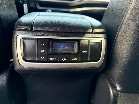 Used 2018 Toyota Highlander Plus AWD/4WD image 24