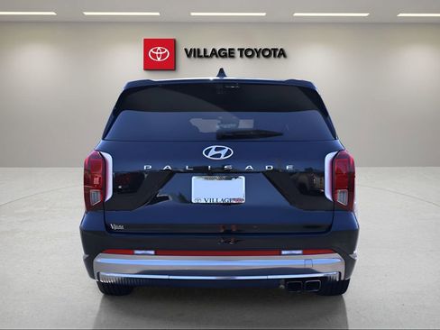 Used 2023 Hyundai Palisade Calligraphy FWD image 4