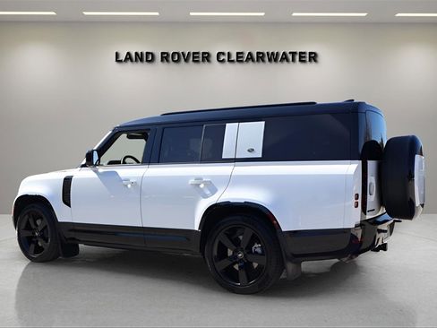 Used 2024 Land Rover Defender 130 X-Dynamic SE image 3