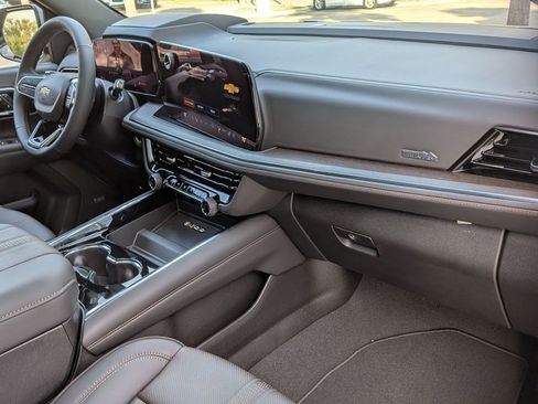 New 2026 Chevrolet Suburban High Country RWD image 25