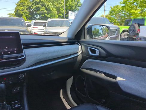 Used 2022 Jeep Compass Latitude AWD/4WD image 32