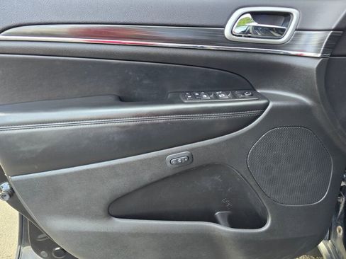 Used 2019 Jeep Grand Cherokee Limited image 23