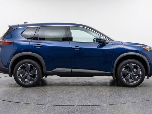 Used 2025 Nissan Rogue SV AWD/4WD image 11