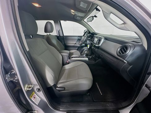 Used 2016 Toyota Tacoma SR5 w/ Towing Package image 29