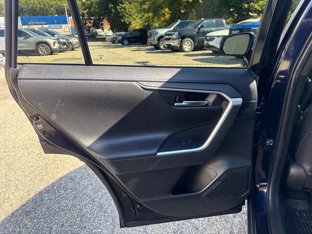 Used 2020 Toyota RAV4 XSE AWD/4WD image 18