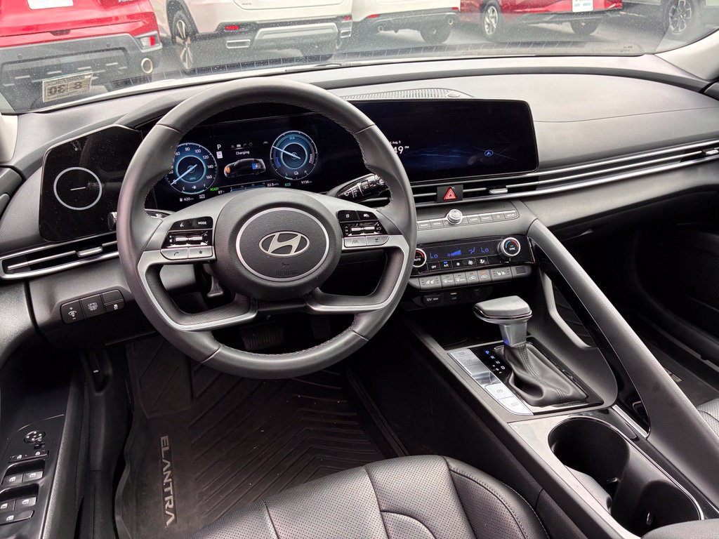 Certified 2025 Hyundai Elantra Limited FWD image 30