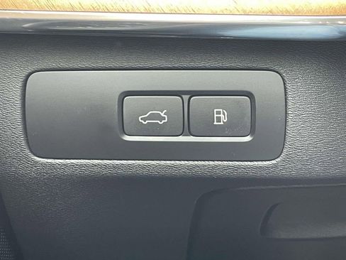 Used 2023 Volvo XC90 T8 Plus image 26