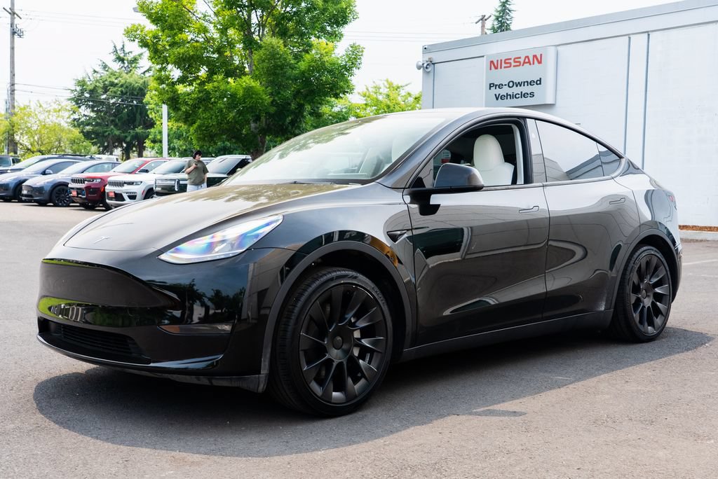 Used 2023 Tesla Model Y Long Range AWD/4WD image 3