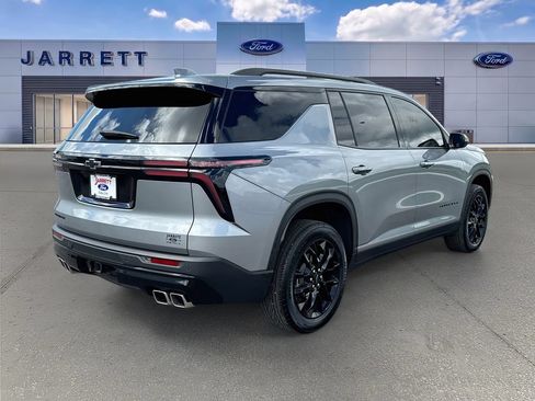 Used 2026 Chevrolet Traverse LT w/ Midnight/Sport Edition FWD image 7