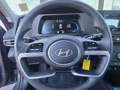 Used 2025 Hyundai Elantra SE FWD image 24
