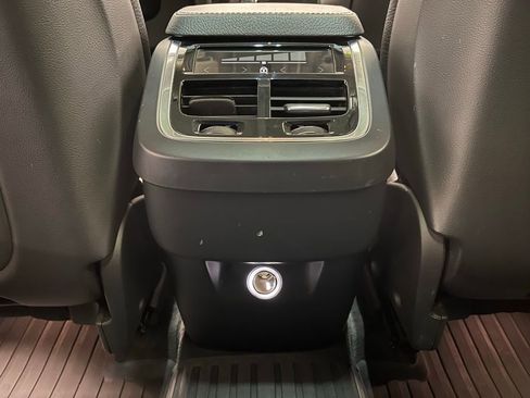 Used 2018 Volvo XC90 T6 Momentum w/ Convenience Package image 16