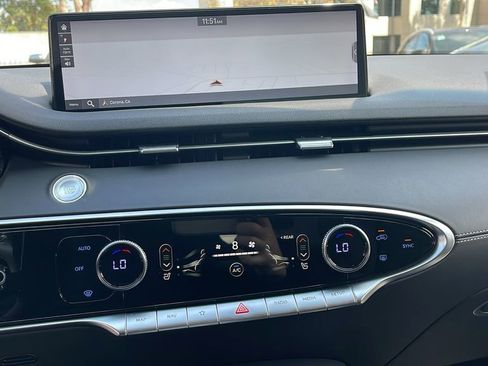 Used 2025 Genesis GV70 2.5T image 18