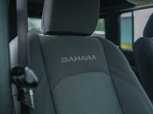 Used 2020 Jeep Wrangler Unlimited Sahara image 12