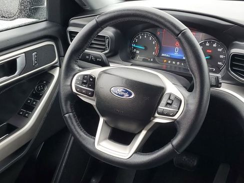 Certified 2022 Ford Explorer XLT w/ Equipment Group 202A image 29