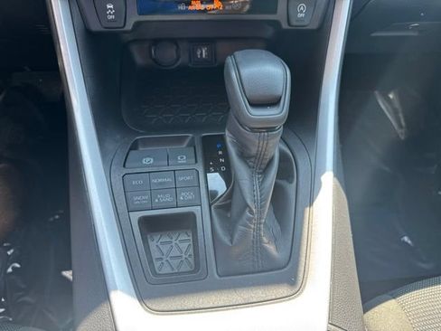 Used 2025 Toyota RAV4 LE AWD/4WD image 24