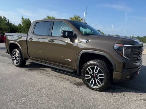 Used 2023 GMC Sierra 1500 AT4 w/ AT4 Premium Package AWD/4WD image 2