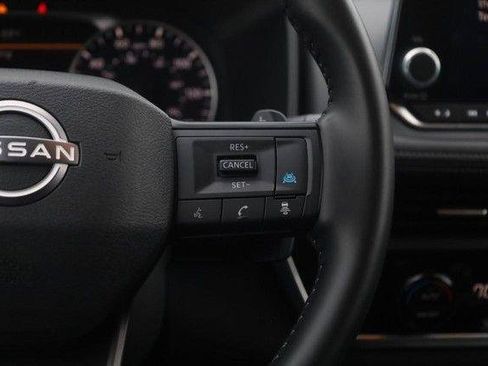 Used 2025 Nissan Rogue SV FWD image 9