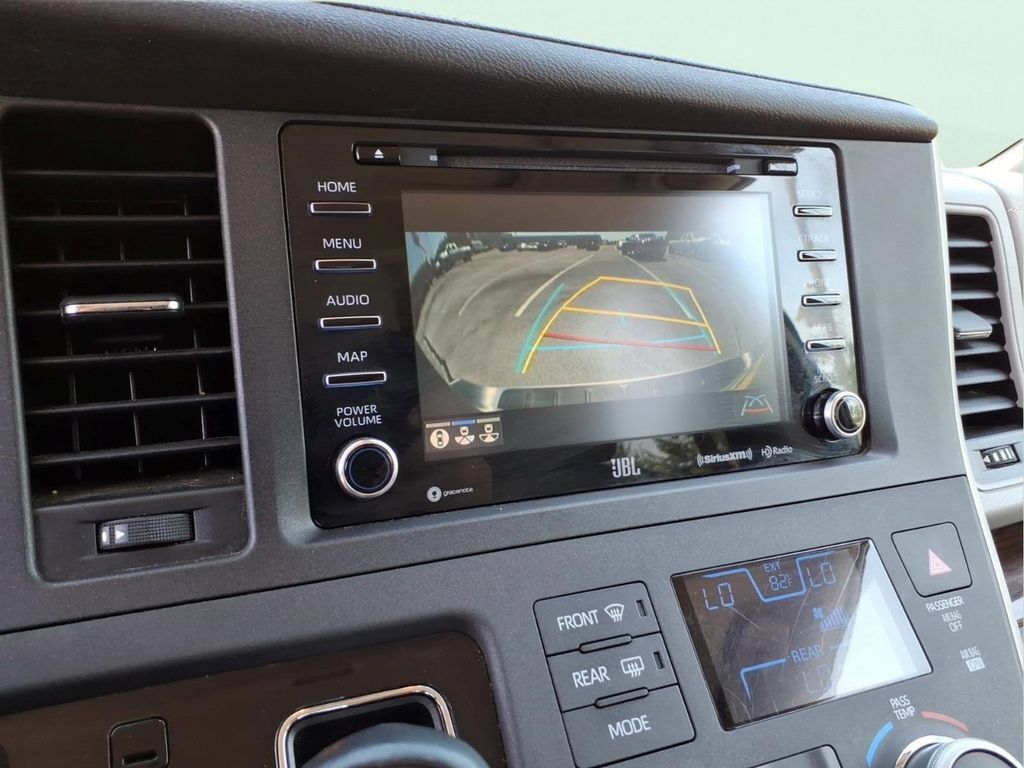 Used 2020 Toyota Sienna Limited Premium FWD image 27