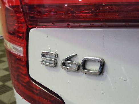 Used 2020 Volvo S60 T6 Momentum image 9