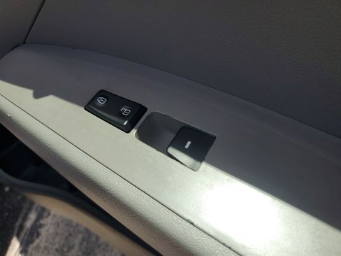 Used 2017 Hyundai Elantra SE image 39