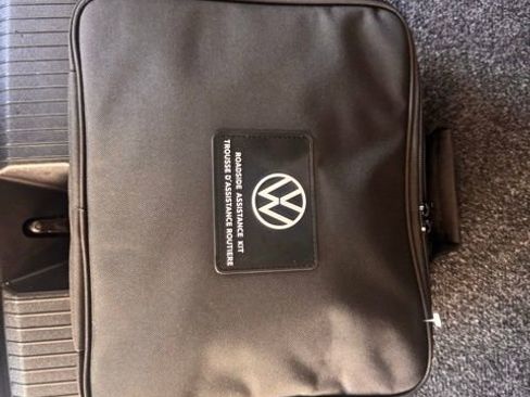 Certified 2025 Volkswagen Tiguan SE image 22