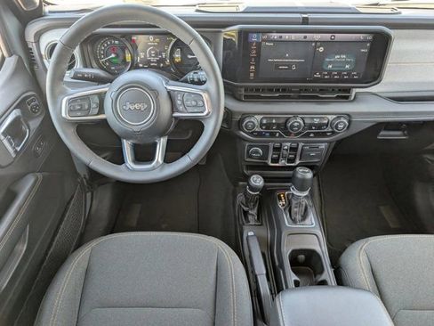 Used 2025 Jeep Wrangler Unlimited Sahara AWD/4WD image 6