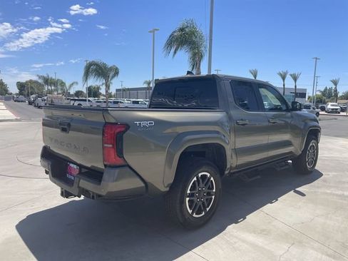 Used 2025 Toyota Tacoma TRD Sport w/ TRD Sport Premium Package AWD/4WD image 8