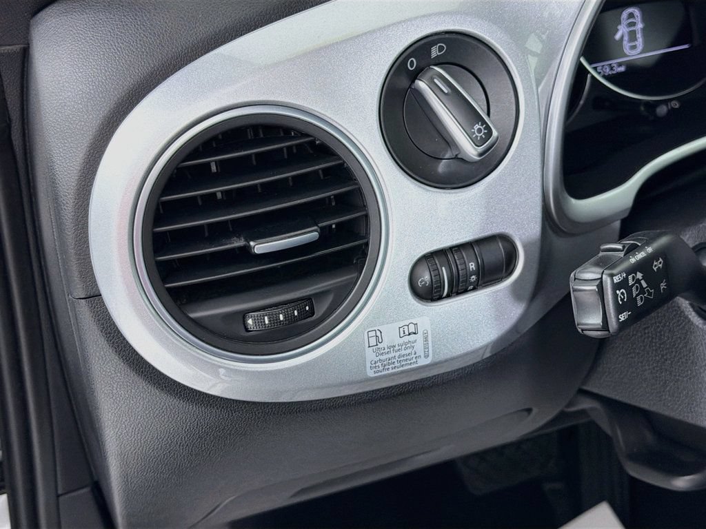 Used 2014 Volkswagen Beetle TDI FWD image 10