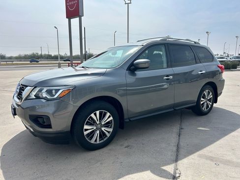 Certified 2020 Nissan Pathfinder SV image 3