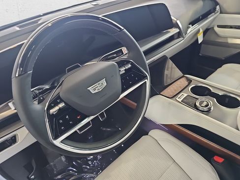 New 2026 Cadillac Vistiq Luxury w/ LPO, Floor Liner Package image 18