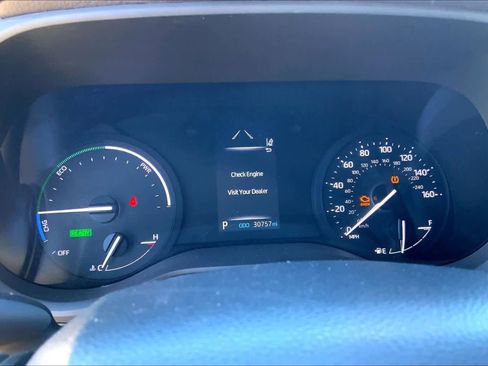 Used 2024 Toyota Sienna LE image 25