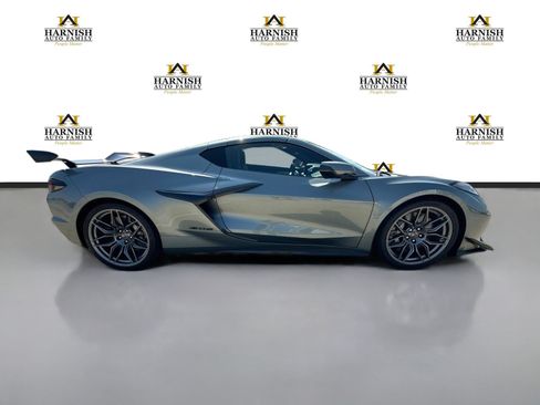 Used 2024 Chevrolet Corvette Z06 w/ Z07 Performance Package RWD image 9