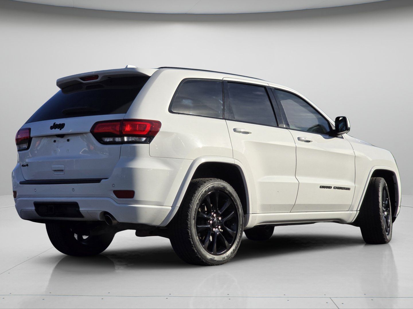 Used 2020 Jeep Grand Cherokee Altitude AWD/4WD image 24