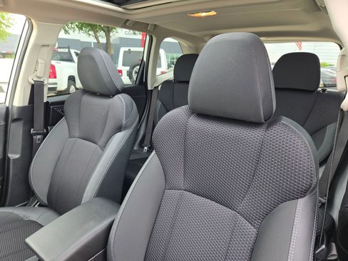Used 2020 Subaru Forester Premium AWD/4WD image 9