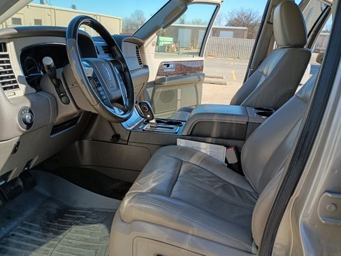 Used 2017 Lincoln Navigator L Select image 24