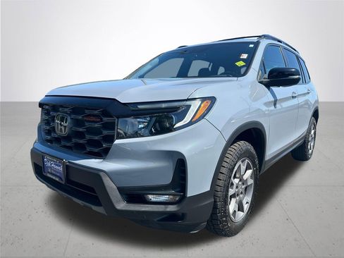 Used 2023 Honda Passport TrailSport image 2