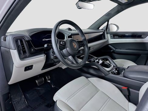 Certified 2024 Porsche Cayenne S AWD/4WD image 4